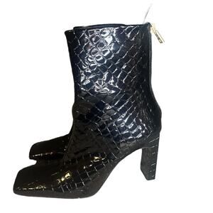Good American Black Crocodile Square Toed Whimsigoth Heeled Boots 9.5 NWOB